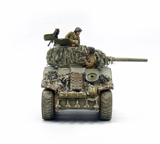 Rubicon Models 280060 – Sherman Firefly IC, załoga z siatką maskującą, widok z przodu, skala 1:56