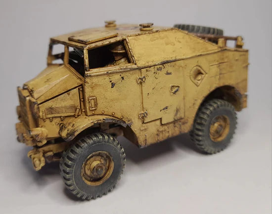  Morris C8 Quad Mk III – model 28mm piaskowy DAK, widok z przodu-boku, 280114