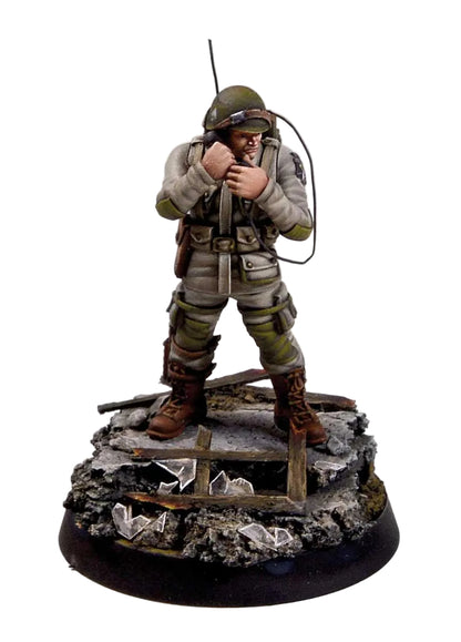 US Airborne Division D-Day AK11778 pomalowana figurka radiooperatora 101st Dywizji Powietrznodesantowej D-Day - efekt malowania farbami 3G - AK Interactive
