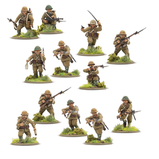 Bolt Action Third Edition Island Assault! 401510008 – 12 pomalowanych plastikowych figurek japońskiej piechoty 28mm w mundurach khaki z brązowym ekwipunkiem: różne pozy bojowe – biegnąca z bagnetem, celująca z pistoletu, klęcząca z karabinem, atakująca z mieczem, strzelająca z LMG, okrągłe i owalne podstawki z trawą, białe tło, Warlord Games
