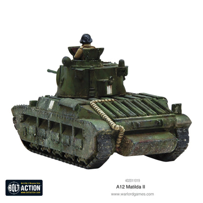 Matilda II Infantry Tank - Bolt Action 28mm - widok z tyłu załoga British green gąsienice gruby pancerz - Warlord Games