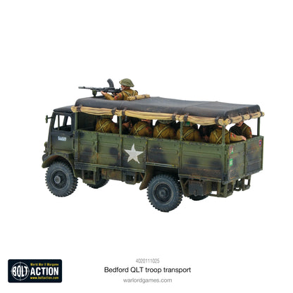 Bedford QLT Troop Transport - Bolt Action 28mm - widok z lewego boku British green siedzący żołnierze Bren gun white star płócienny dach - Warlord Games