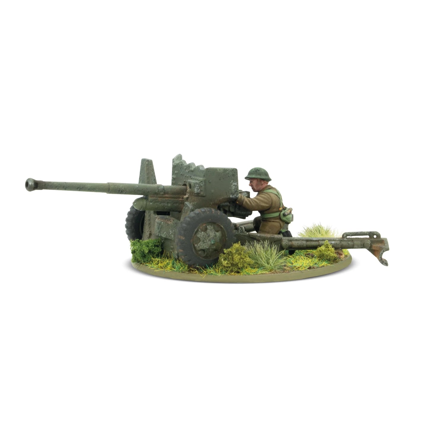 Warlord Games British 6-Pounder Anti-Tank Gun (Plastic) – widok od tyłu: armata 6-funtowa z celowniczym przy mechanizmie, dowódca od tyłu z lornetką, obserwator w hełmie zasłaniający uszy i ładowniczy klęczący od tyłu 28mm Bolt Action