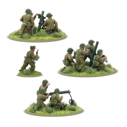 Warlord Games For King & Country – armata 6-funtowa QF z celowniczym i obserwatorem zasłaniającym uszy na podstawce 60mm oraz dowódca klęczący z lornetką i gestem rozkazu na podstawce 25mm, widok z przodu 28mm Bolt Action