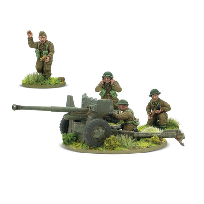 Warlord Games For King & Country – armata 6-funtowa QF z celowniczym na podstawce 60mm oraz dowódca od tyłu z lornetką i gestem rozkazu, ładowniczy i obserwator na osobnych podstawkach 25mm, widok z tyłu 28mm Bolt Action