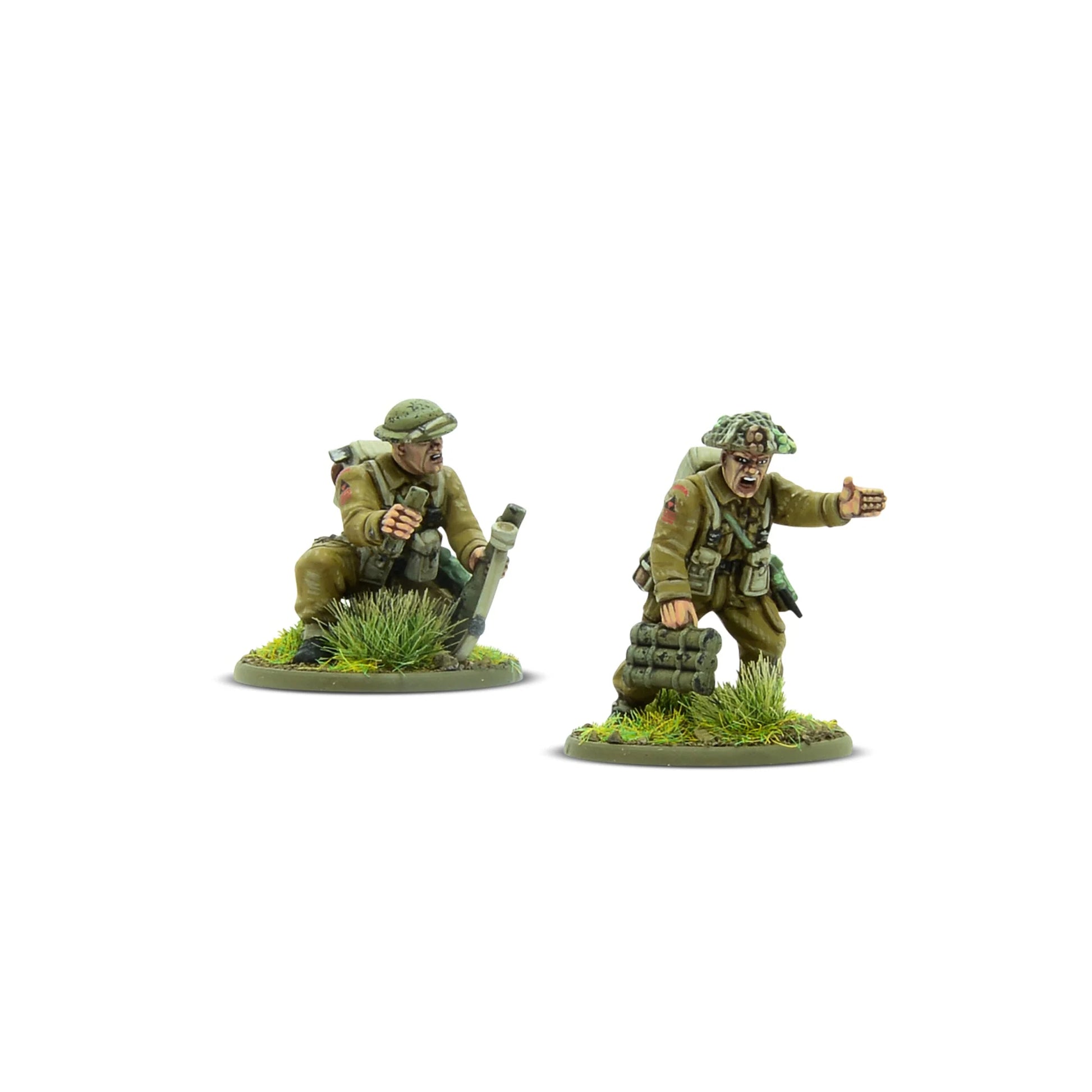 Warlord Games For King & Country – zespół moździerza lekkiego 2-calowego 28mm od tyłu: żołnierz klęczący w hełmie Brodie z moździerzem (lewa) i dowódca w berecie z gestem rozkazu (prawa), detale plecaków i wyposażenia Bolt Action