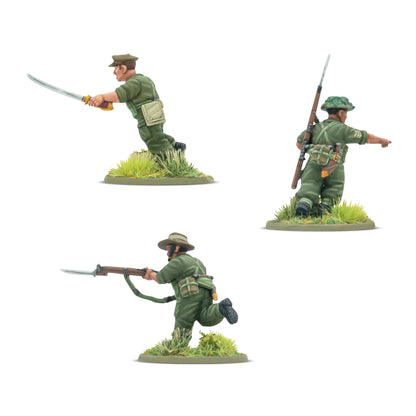 Warlord Games Gurkha Infantry Platoon – zbliżenie 6 figurek Gurków od tyłu: plecaki, ładownice, zbiornik miotacza ognia i wyposażenie polowe, różne nakrycia głowy 28mm Bolt Action