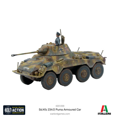 Puma Sd.Kfz 234/2 Armoured Car - Bolt Action 28mm - ośmiokołowy pojazd rozpoznawczy z figurką dowódcy i wieżą obrotową - kamuflaż trójkolorowy - widok z lewej strony - Warlord Games