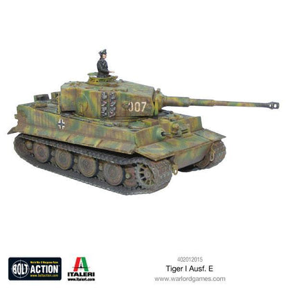 Tiger I Ausf E - Bolt Action 1/56 28mm - czołg ciężki z armatą 88mm w kamuflażu ambush numer 307 z dowódcą - widok z boku - Warlord Games