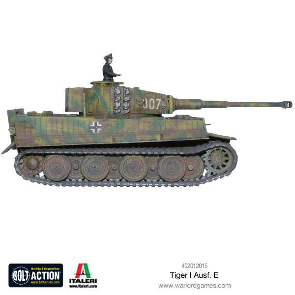  Tiger I Ausf E - Bolt Action 1/56 28mm - czołg ciężki z armatą 88mm w kamuflażu ambush numer 307 z dowódcą - widok z boku - Warlord Games