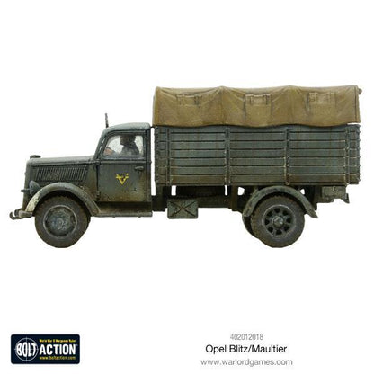 Opel Blitz - Bolt Action 1/56 28mm - ciężarówka Wehrmacht z plandeką feldgrau z żółtym znakiem dywizji i efektami weathering kurz błoto - widok z boku - Warlord Games