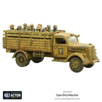 Opel Blitz - Bolt Action 1/56 28mm - ciężarówka Wehrmacht w kamuflażu pustynnym dunkelgelb z ośmioma żołnierzami piechoty siedzącymi na pace z efektami weathering - widok z boku - Warlord Games