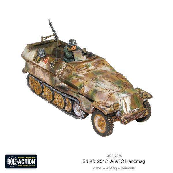 Sd.Kfz 251/1 Ausf C Hanomag - Bolt Action 1/56 28mm - półgąsienicowiec z karabinem maszynowym MG34 w kamuflażu ambush numer 14 z dowódcą i zakrzywionymi płytami pancerza - widok z boku z trzema czwartymi - Warlord Games
