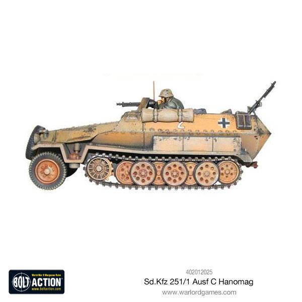 Sd.Kfz 251/1 Ausf C Hanomag - Bolt Action 1/56 28mm - półgąsienicowiec z dwoma karabinami maszynowymi MG34 w kamuflażu pustynnym dunkelgelb z dwoma członkami załogi i zakrzywionymi płytami pancerza - widok z boku - Warlord Games