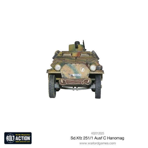 Sd.Kfz 251/1 Ausf C Hanomag - Bolt Action 1/56 28mm - półgąsienicowiec w kamuflażu ambush z reflektorami i numerem WH-1107904 - widok z przodu pokazujący zakrzywione płyty pancerza Ausf C - Warlord Games