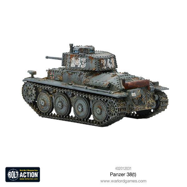  Panzer 38(t) - Bolt Action 1/56 28mm - czołg lekki z armatą 37mm KwK 38(t) w kamuflażu ambush węgierski z żółtym słońcem czerwonym numerem H2 i efektami weathering - widok z tyłu z trzema czwartymi - Warlord Games