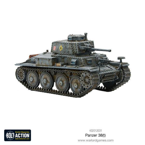 Panzer 38(t) - Bolt Action 1/56 28mm - czołg lekki z armatą 37mm KwK 38(t) w kamuflażu zielonym rumuński z żółtym krzyżem Michała Archanioła i efektami weathering - widok z boku z trzema czwartymi - Warlord Games