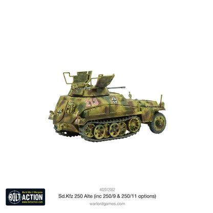 Sd.Kfz 250/9 Alte Half-Track - Bolt Action 28mm - niemiecki pojazd rozpoznawczy z zamkniętą wieżą - kamuflaż trójkolorowy - widok z tyłu - skala 1/56