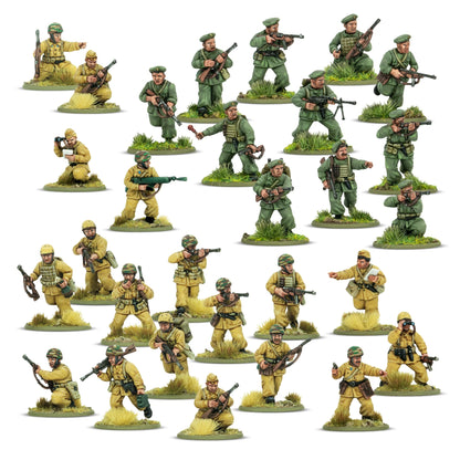 Italian Paracadutisti Platoon – 30 plastikowych figurek włoskich spadochroniarzy w mundurach M41: Folgore, Nembo i X Arditi, skala 28mm
