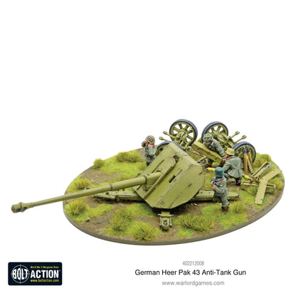 German Heer Pak 43 Anti-Tank Gun – pomalowany model metalowy 28mm, widok z przodu, trzech żołnierzy Heer przy działku
