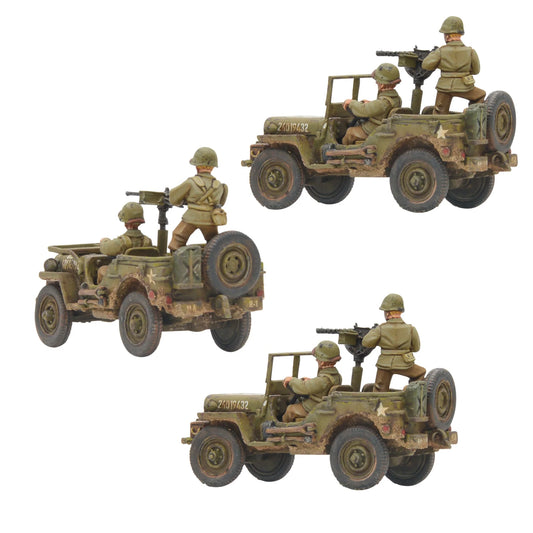 US Jeep Armoured Platoon Willys MB - widok z tyłu trzech Jeepów z załogami, karabiny maszynowe, numery taktyczne, weathering
