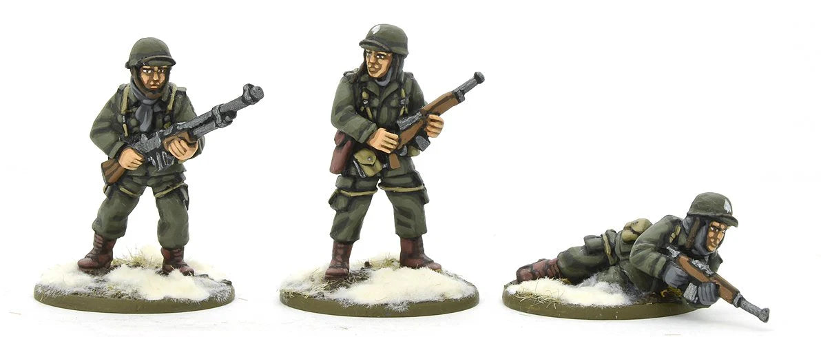 3 spadochroniarzy z karabinami M1 Garand