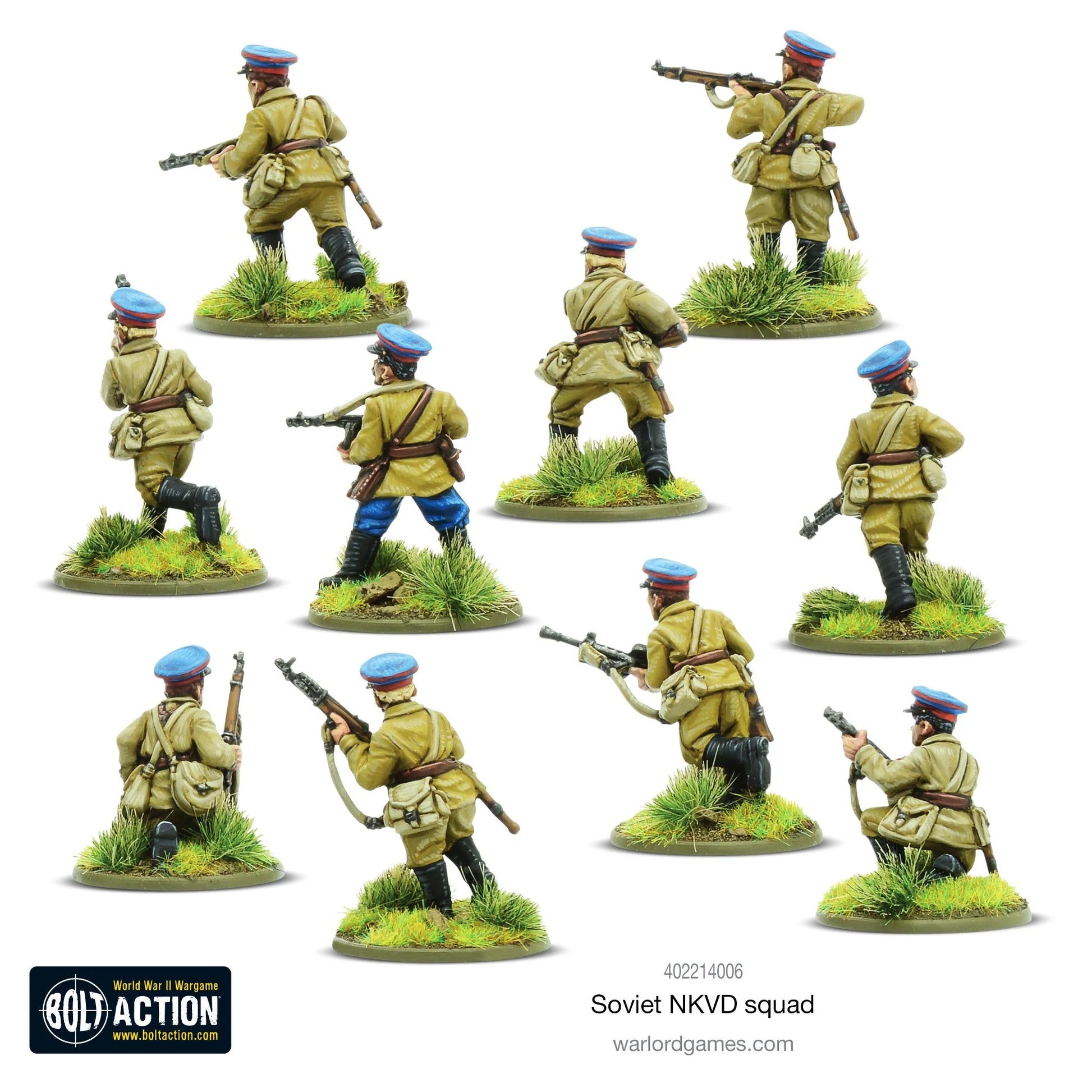 Soviet NKVD Squad Bolt Action - 10 pomalowanych metalowych figurek 28mm widok z tyłu z logo Bolt Action i kodem 402214006: żołnierze NKWD w khaki mundurach z niebiesko-czerwonymi czapkami widok z tyłu, plecaki i pasy amunicyjne, czarne buty z cholewami, zielone tufty trawy na owalnych podstawkach, białe tło