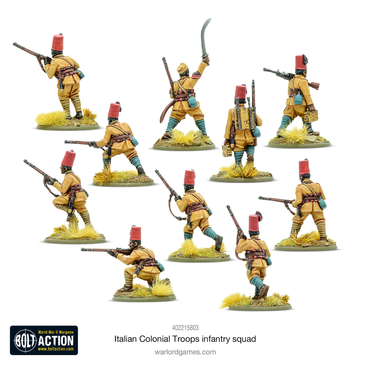 Italian Colonial Troops Infantry Squad Warlord Games 402215803 – 10 pomalowanych metalowych figurek erytrejskich żołnierzy Ascari 28mm Bolt Action, widok z tyłu, mundury khaki z niebiesko-zielonymi onucami, czerwone fezy, pasy amunicyjne, oficer z szablą uniesioną do szarży, logo Bolt Action, białe tło
