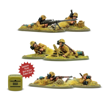 Italian Bersaglieri Weapons Teams - Bolt Action 28mm - kompletny zestaw 6 pomalowanych figurek widok z przodu: zespół Solothurn przeciwpancerny (2 żołnierzy z karabinem na kołowym wózku), zespół snajperski (2 żołnierzy z Carcano Model 1891 i lornetką), zespół moździerza Brixia 45mm (2 żołnierzy z moździerzem) - mundury khaki pustynne z czarnymi piórami głuszca - 3 kostki rozkazów RUN - podstawki z trawą - Warlord Games