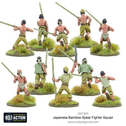 Japanese Bamboo Spear Fighter Squad - Bolt Action 28mm - widok z tyłu: 10 japońskich wojowników z bambusowymi włóczniami w różnych pozach ataku - obdarte mundury i desperacka postawa - podstawki z trawą tropikalną - Warlord Games