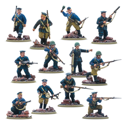 Warlord Games Soviet Naval Brigade Squad (2026) – 12 figurek żywicznych 28mm widok z przodu: żołnierze w granatowych mundurach marynarskich z czapkami i telniaszkami, uzbrojeni w karabiny Mosin-Nagant, DP-28 LMG i PPSh-41, różne pozy bojowe, Bolt Action