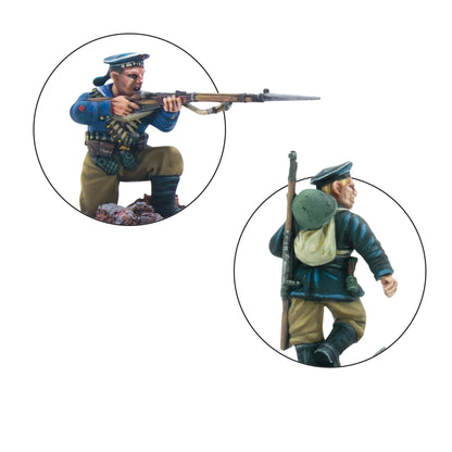 Warlord Games Soviet Naval Brigade Squad (2026) – zbliżenie detali 28mm: żołnierz klęczący w czapce marynarskiej celujący z karabinu Mosin-Nagant z bagnetem (góra), żołnierz idący w czapce marynarskiej z karabinem Mosin-Nagant na ramieniu (dół), detale twarzy i wyposażenia Bolt Action