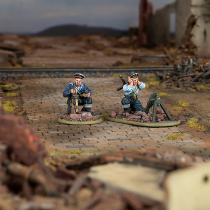 Warlord Games Soviet Naval Brigade – zespół moździerza lekkiego: ładowniczy i obserwator na podstawkach, diorama na bruku 28mm Bolt Action