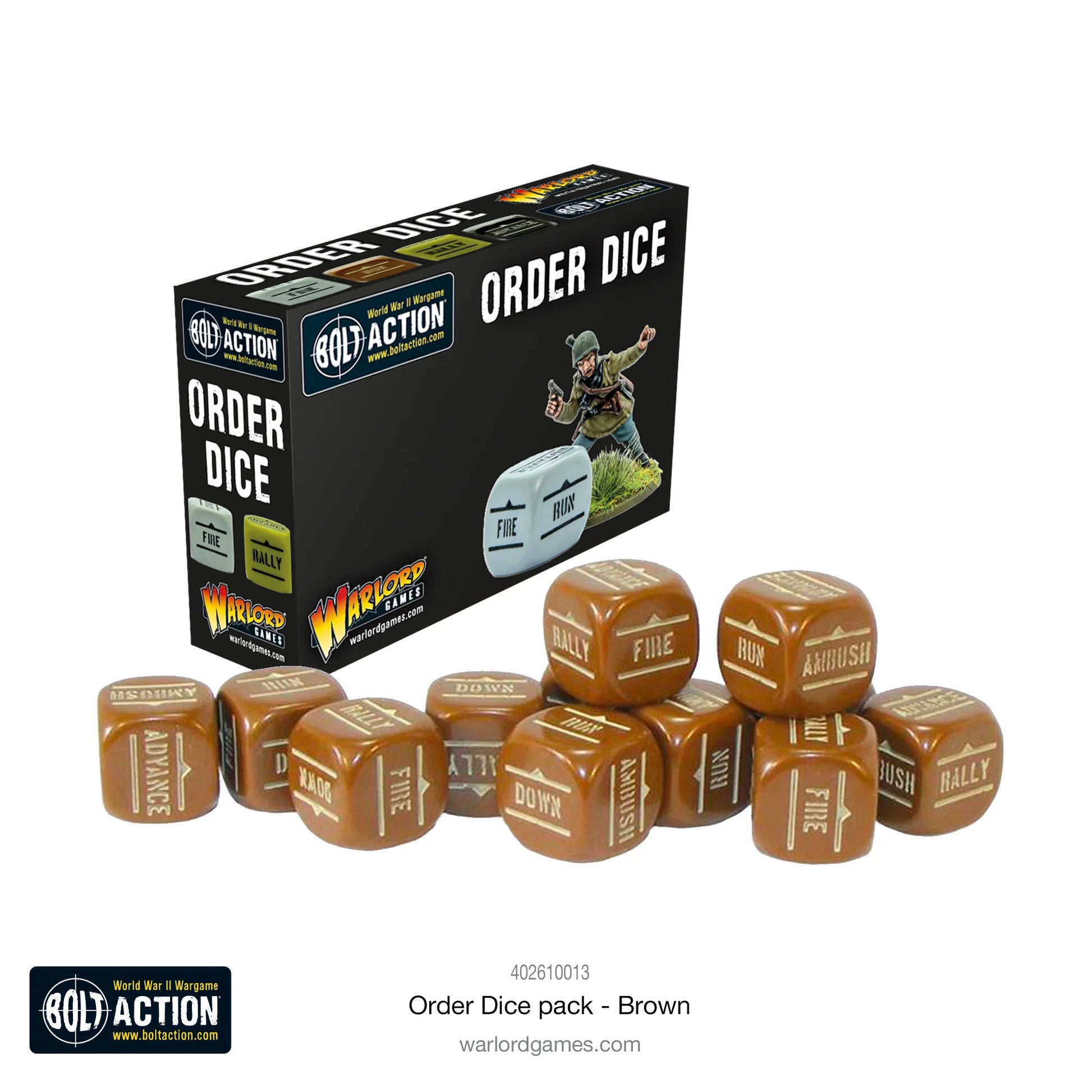 Bolt Action Orders Dice Pack - Brown - opakowanie produktu z czarnym tłem: żołnierz z hełmem i karabinem na podstawce z trawą, logo Bolt Action, przykładowe kostki z symbolami FIRE i RALLY - 12 brązowych kostek rozkazów - World War II Wargames - Warlord Games