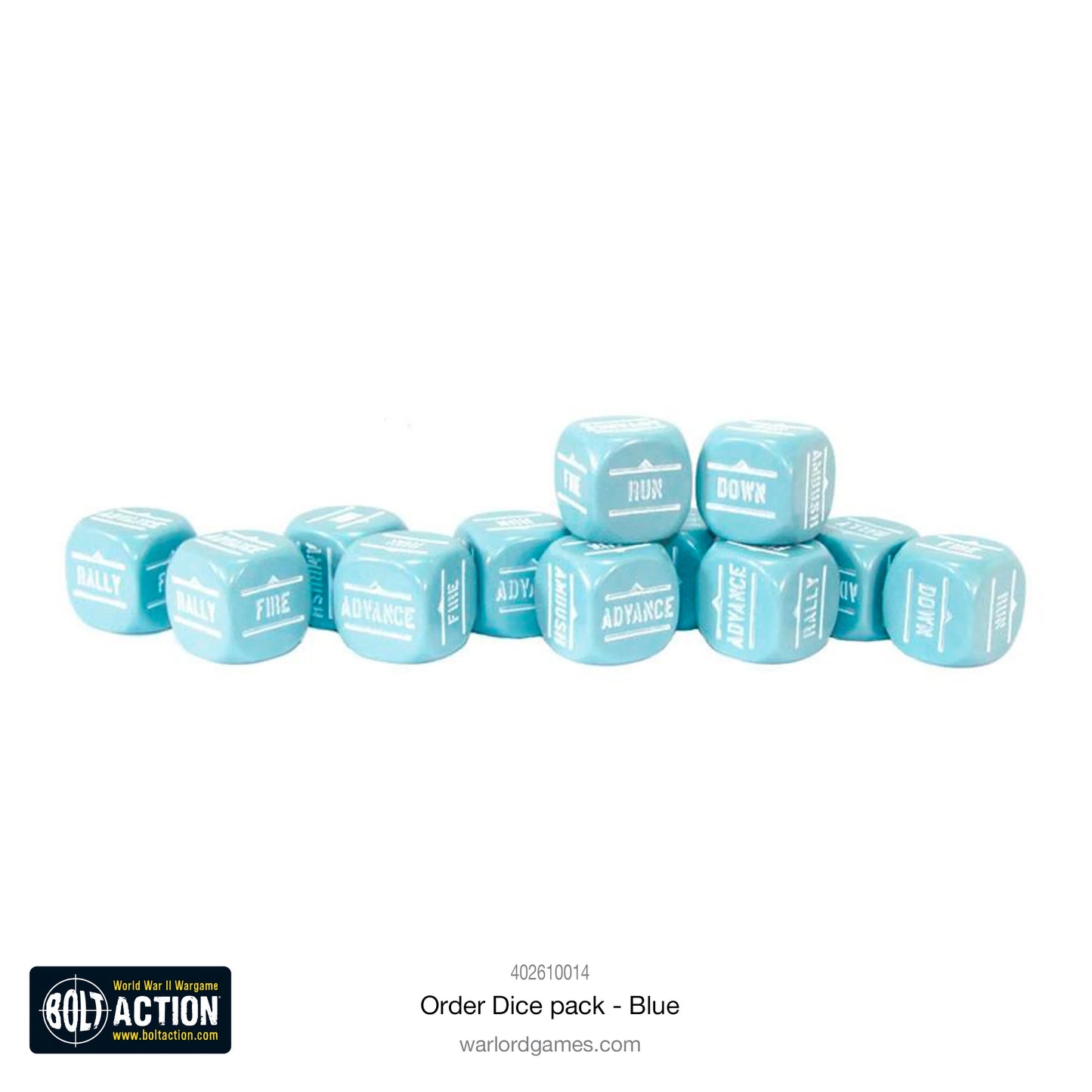 Bolt Action Orders Dice Pack - Blue - zbliżenie 12 niebieskich kostek rozkazów Order Dice ułożonych w rzędzie: widoczne symbole RALLY, FIRE, ADVANCE, RUN, DOWN na 6 ściankach - jasnoniebieski kolor idealny dla armii aliantów - akcesoria Bolt Action - Warlord Games