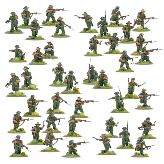 Warlord Games Ayo Gorkhali! Gurkha Starter Army – zbliżenie 5 figurek Gurków w szarży z kukri i karabinami Lee-Enfield z bagnetami, różne nakrycia głowy, widok z przodu 28mm Bolt Action