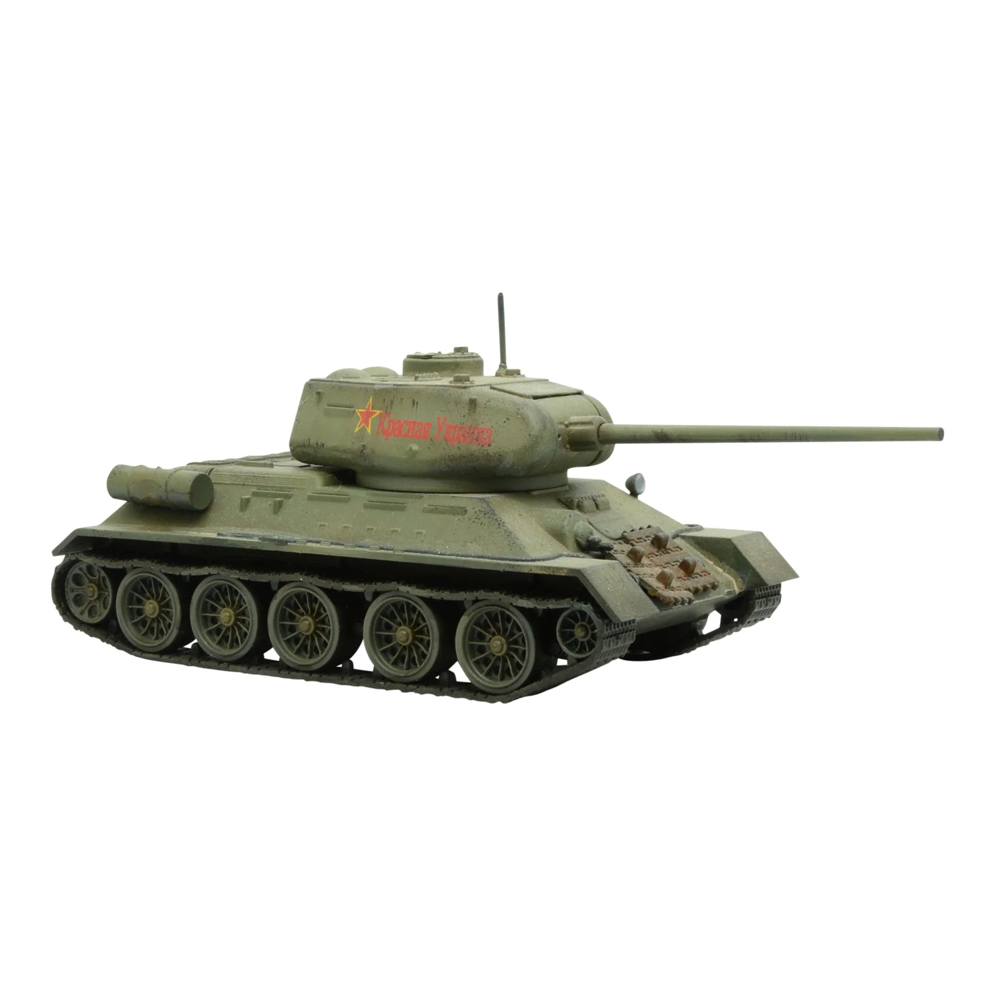 Bolt Action Forward to Berlin! Soviet Army 1943-45 402614005 – pomalowany plastikowy model czołgu średniego T-34/85 28mm (skala 1/56) w kolorze oliwkowym z czerwoną gwiazdą i napisem cyrylicą na wieży, długa armata 85mm, białe tło, Warlord Games
