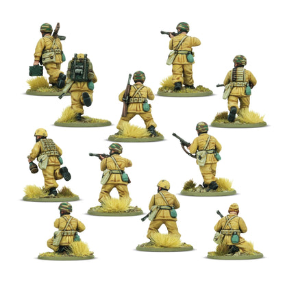 Paracadutisti Folgore – 11 figurek od tyłu: detale mundurów M41, szelek desantowych i wyposażenia, skala 28mm Bolt Action
