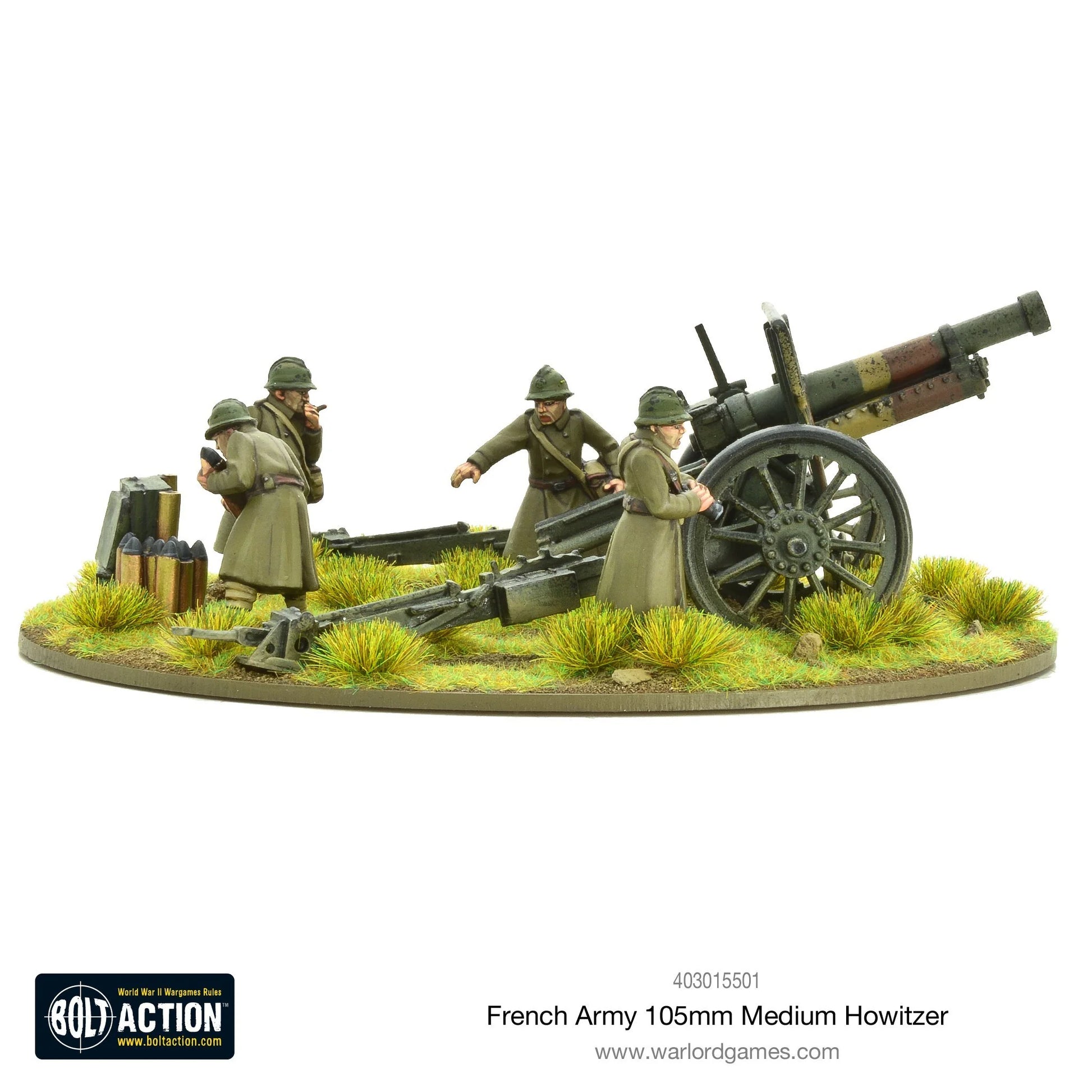 French Army 105mm Medium Howitzer – pomalowany model metalowy 28mm, czterech żołnierzy przy haubicy z amunicją 105mm, widok z przodu
