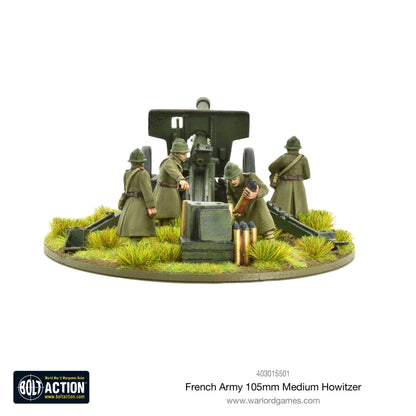 French Army 105mm Medium Howitzer – pomalowany model metalowy 28mm, widok z tyłu, czterech żołnierzy przy zamku haubicy z amunicją 105mm
