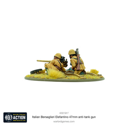 Italian Bersaglieri Elefantino 47mm anti-tank gun – widok z boku prawego, obsługa Bersaglieri w mundurach pustynnych, skala 28mm
