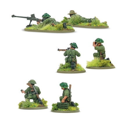 Warlord Games Gurkha Weapon Teams – widok od tyłu: zespół karabinu Boys leżący, zespół snajperski klęczący i zespół moździerza 2-calowego klęczący, detale plecaków i wyposażenia 28mm Bolt Action