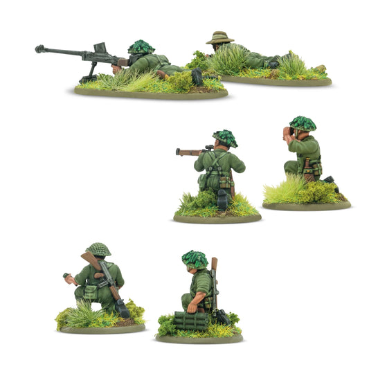 Warlord Games Gurkha Weapon Teams – widok od tyłu: zespół karabinu Boys leżący, zespół snajperski klęczący i zespół moździerza 2-calowego klęczący, detale plecaków i wyposażenia 28mm Bolt Action