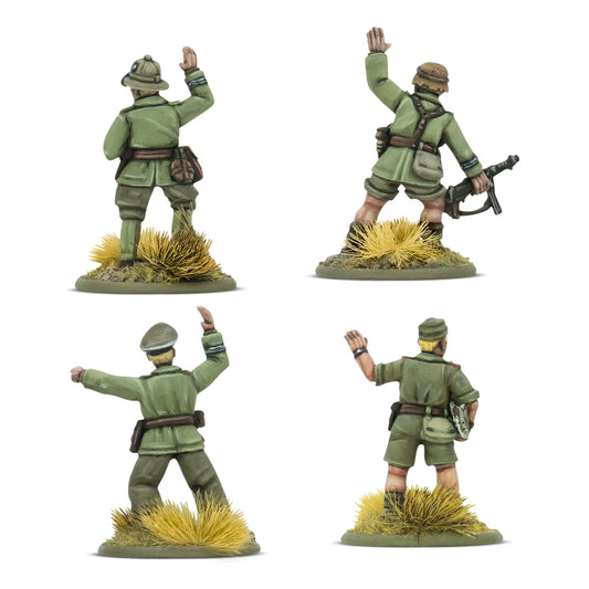 Cztery pomalowane metalowe figurki dowódców Afrika Korps w mundurach tropikalnych – widok z tyłu, skala 28mm, Bolt Action, Warlord Games
