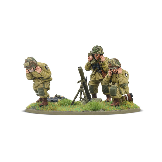 US Airborne (D-Day) Medium Mortar Team – trzech spadochroniarzy w mundurach M42 obsługujących moździerz 81mm, odznaki 101. Dywizji Powietrznodesantowej – widok z przodu, figurki 28mm Bolt Action Warlord Games
