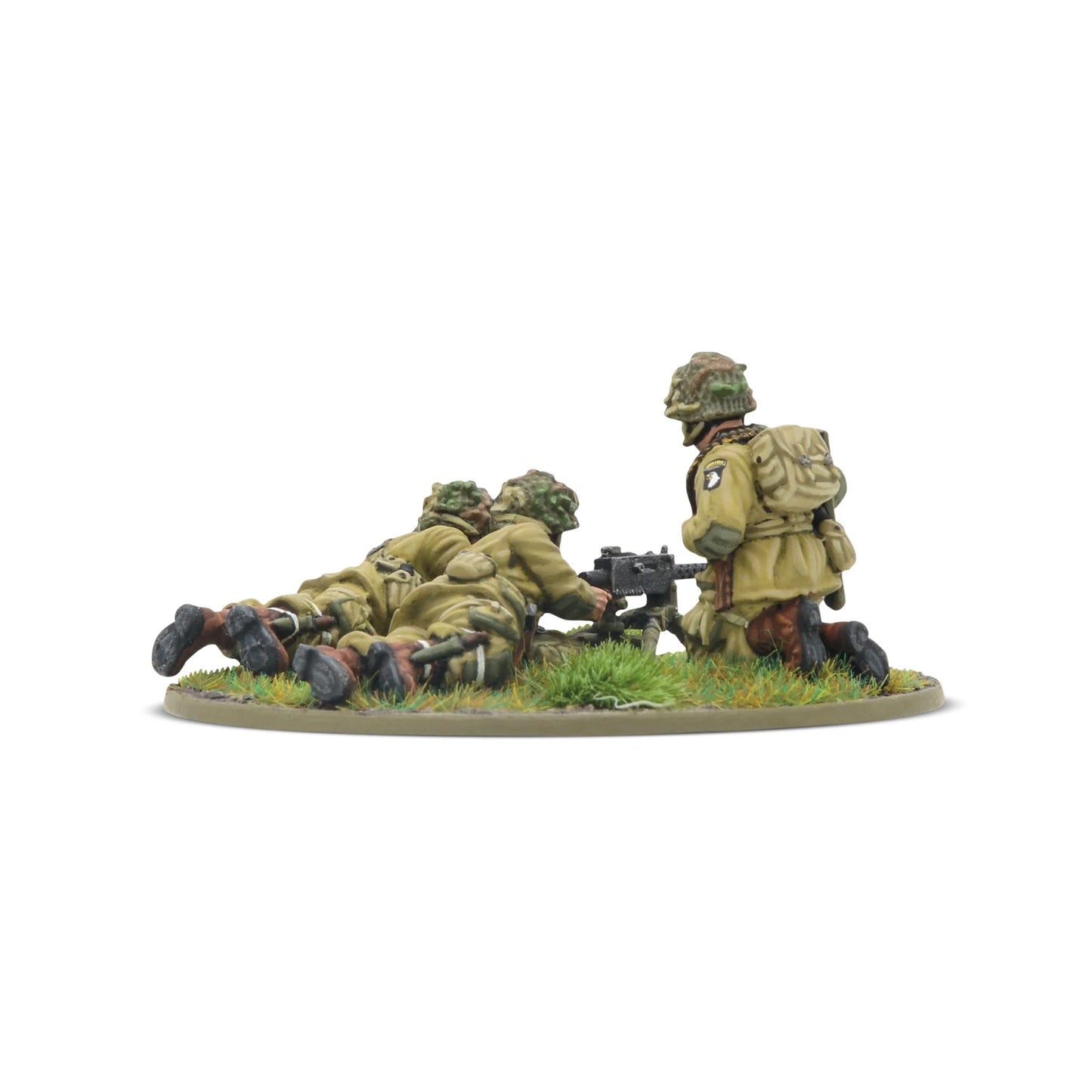 US Airborne (D-Day) MMG Team – widok z tyłu: odznaka 101. Dywizji Powietrznodesantowej na ramieniu, detale plecaka i ekwipunku, dwaj strzelcy leżący przy Browningu .30 Cal, figurki 28mm Bolt Action Warlord Games

