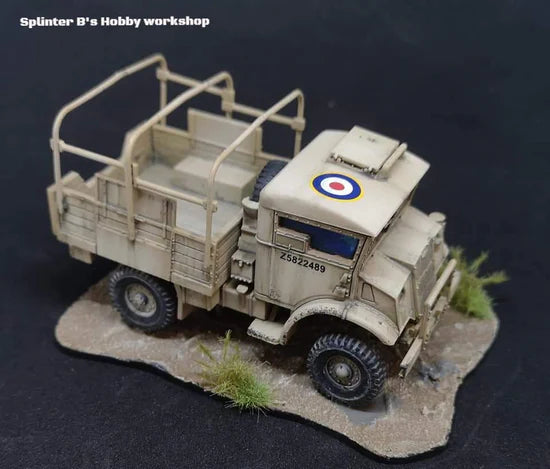 British CMP 15cwt Truck – model 28mm Splinter B piaskowy RAF Z5822489, widok z przodu z roundelem, 280056