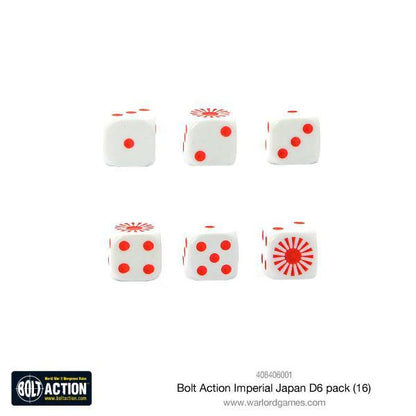 Bolt Action Imperial Japanese D6 Pack - 6 białych kostek D6 z czerwonymi kropkami ułożonych w dwa rzędy: górny rząd pokazuje ściany 1, 2, 3, dolny rząd pokazuje ściany 4, 5 i czerwone Wschodzące Słońce z promieniami zamiast 6 - czarna etykieta Bolt Action na dole - kod produktu 408406001 - www.warlordgames.com - Warlord Games