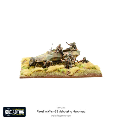 Raus! Waffen-SS debussing Hanomag Bolt Action - widok z lewej strony, Sd.Kfz 251 Hanomag kamuflaż zielono-brązowy, 2 figurki załogi na pojeździe (kierowca i strzelec MG), 4 figurki Waffen-SS w SS-Tarnmuster wyskakujące z pojazdu w dynamicznych pozach, trawiasta podstawka dioramowa, logo Bolt Action, kod 409912108