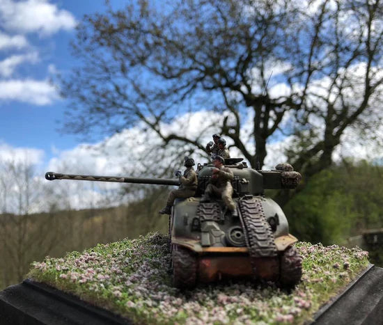 Rubicon Models 280061 – Sherman Firefly IC Hybrid, załoga, plener, skala 1:56